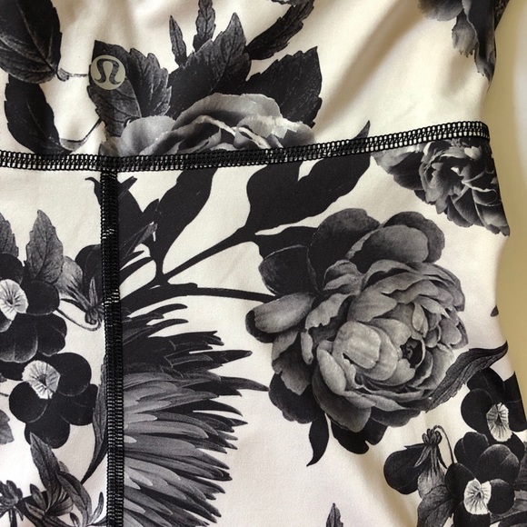 Lululemon aria tank in brisk bloom black/white - Picture 13 of 13